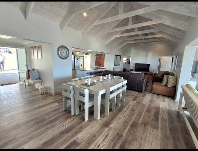 4 BEDROOM HOUSE FOR SALE IN DA GAMA BAY